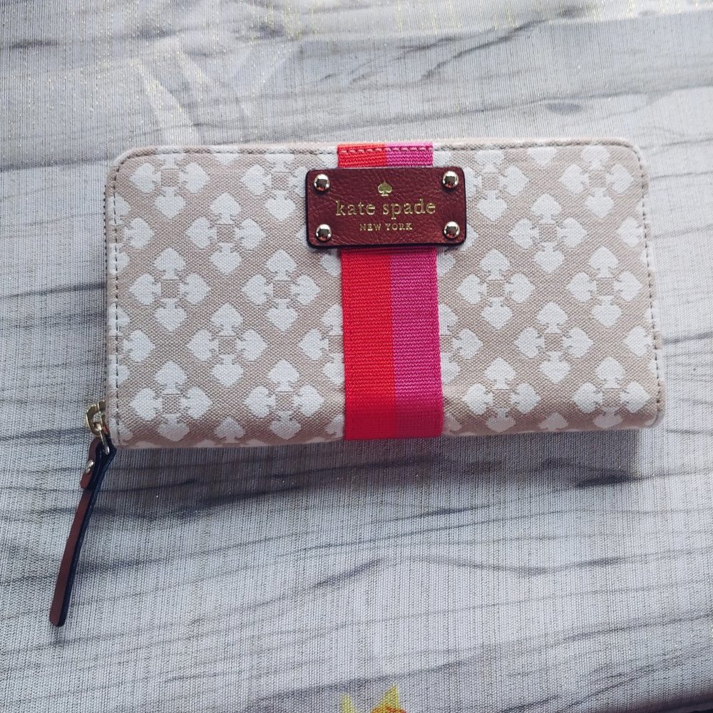 Kate spade zip closure wallet